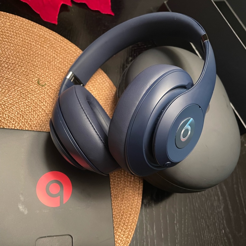 Beats studio 3 wireless over ear navy grey brand new